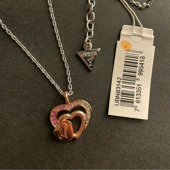 *NEW* Guess Heart Necklace - Picture 2 of 3